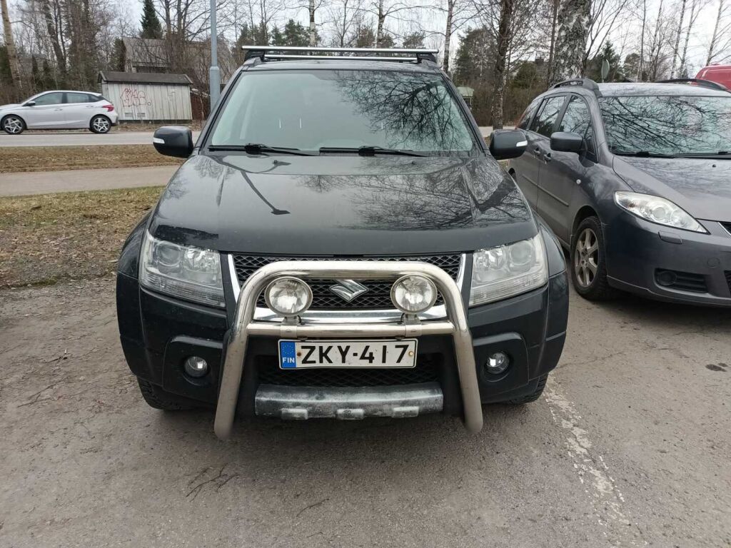 Suzuki Grand Vitara 2011 Musta