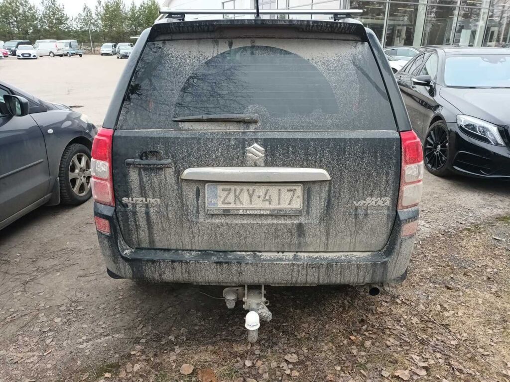 Suzuki Grand Vitara 2011 Musta