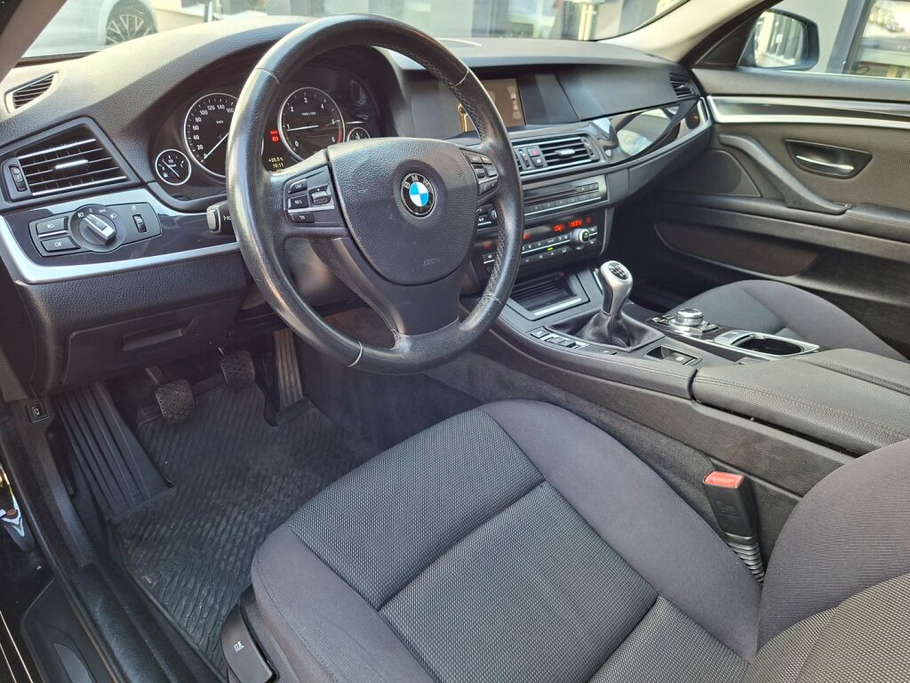 BMW 520 2013 Musta