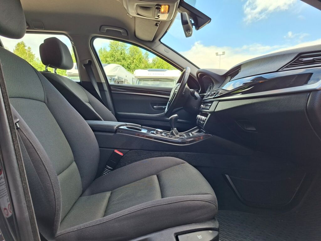 BMW 520 2013 Musta