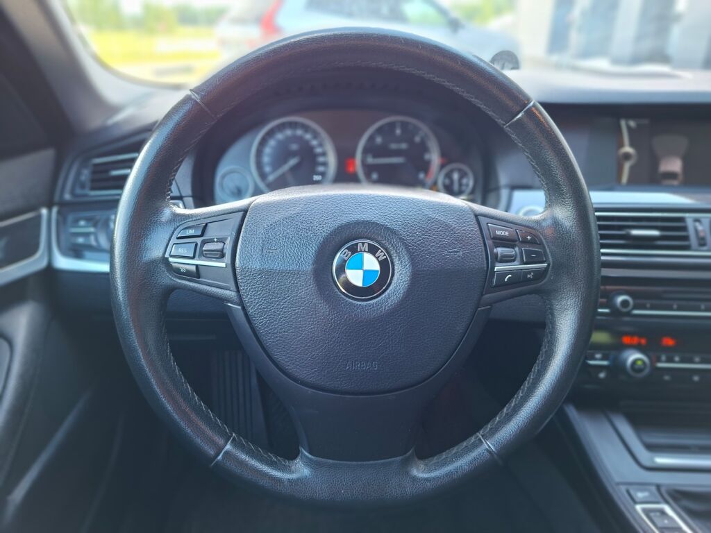 BMW 520 2013 Musta