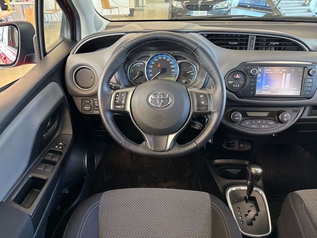 Toyota Yaris 2016 Punainen