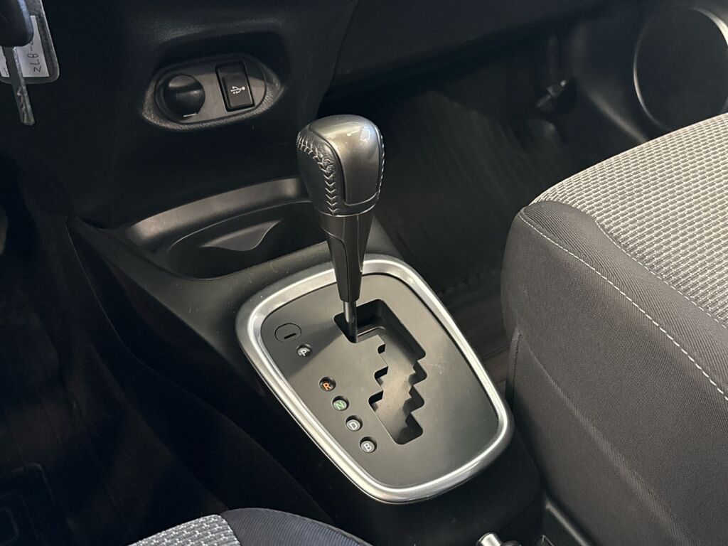 Toyota Yaris 2016 Punainen