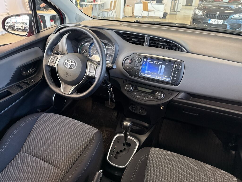 Toyota Yaris 2016 Punainen