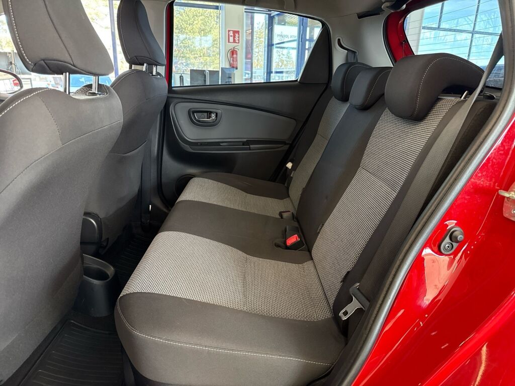 Toyota Yaris 2016 Punainen