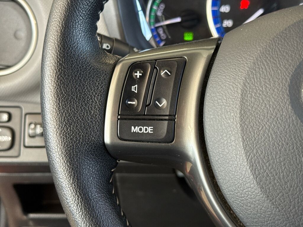 Toyota Yaris 2016 Punainen