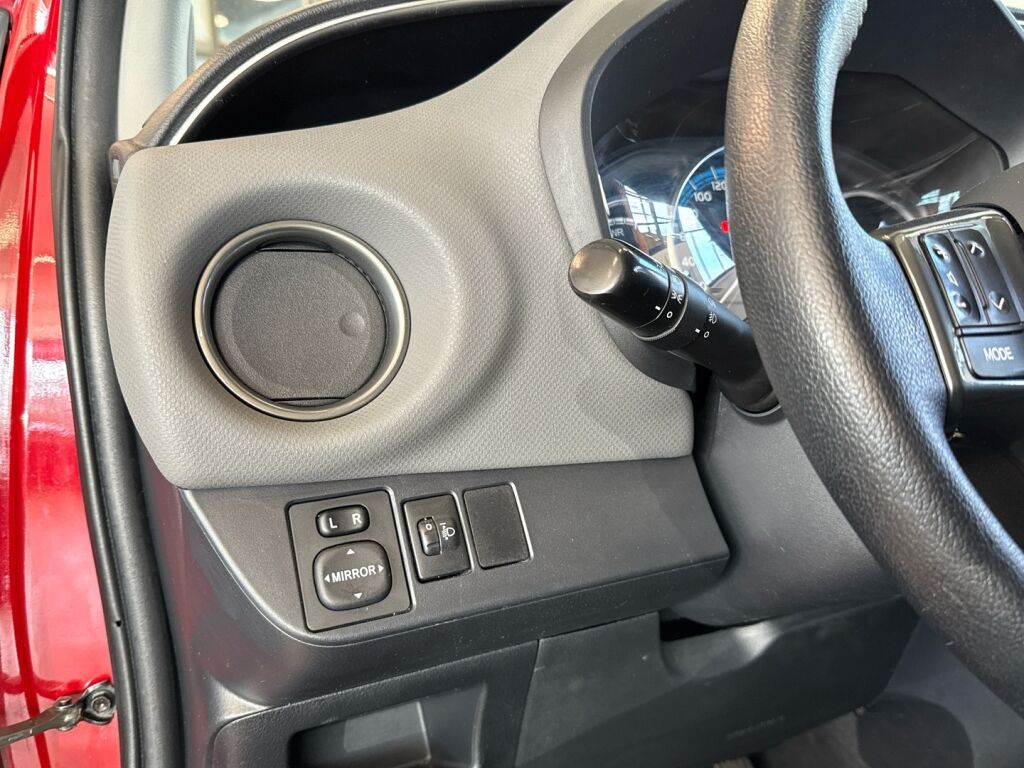 Toyota Yaris 2016 Punainen