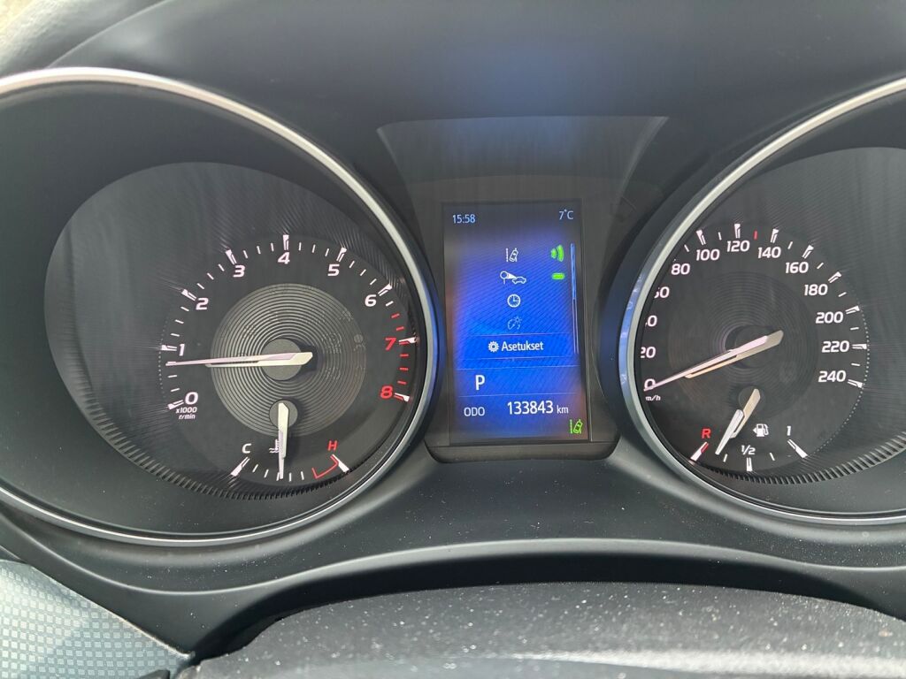 Toyota Avensis 2017 Valkoinen