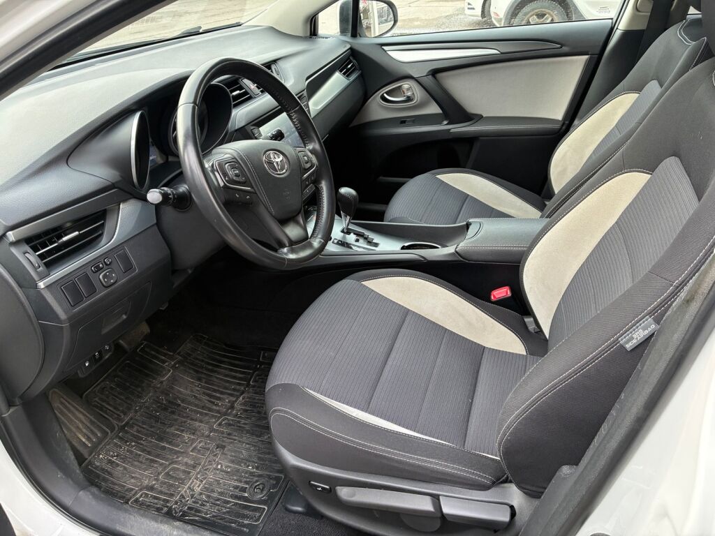 Toyota Avensis 2017 Valkoinen