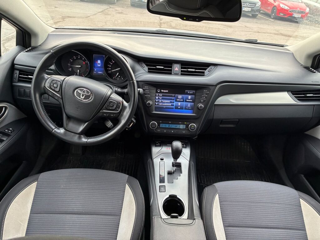 Toyota Avensis 2017 Valkoinen