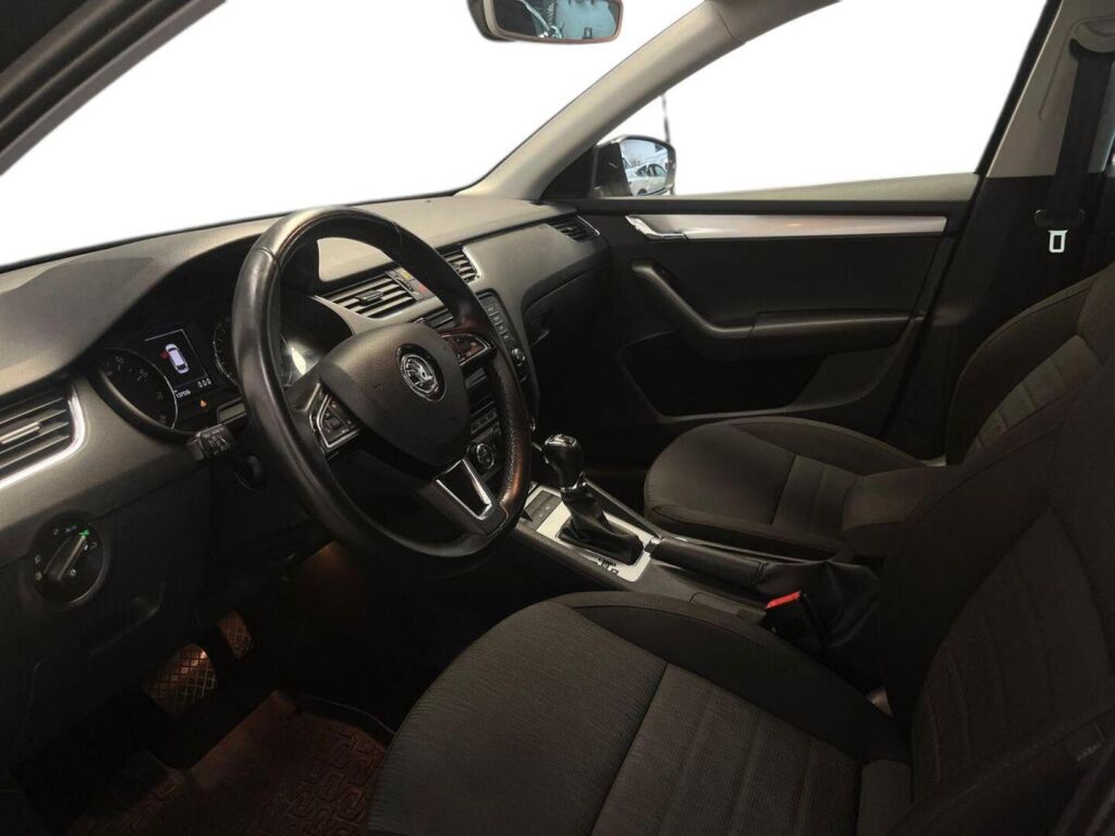 Skoda Octavia 2016 Musta