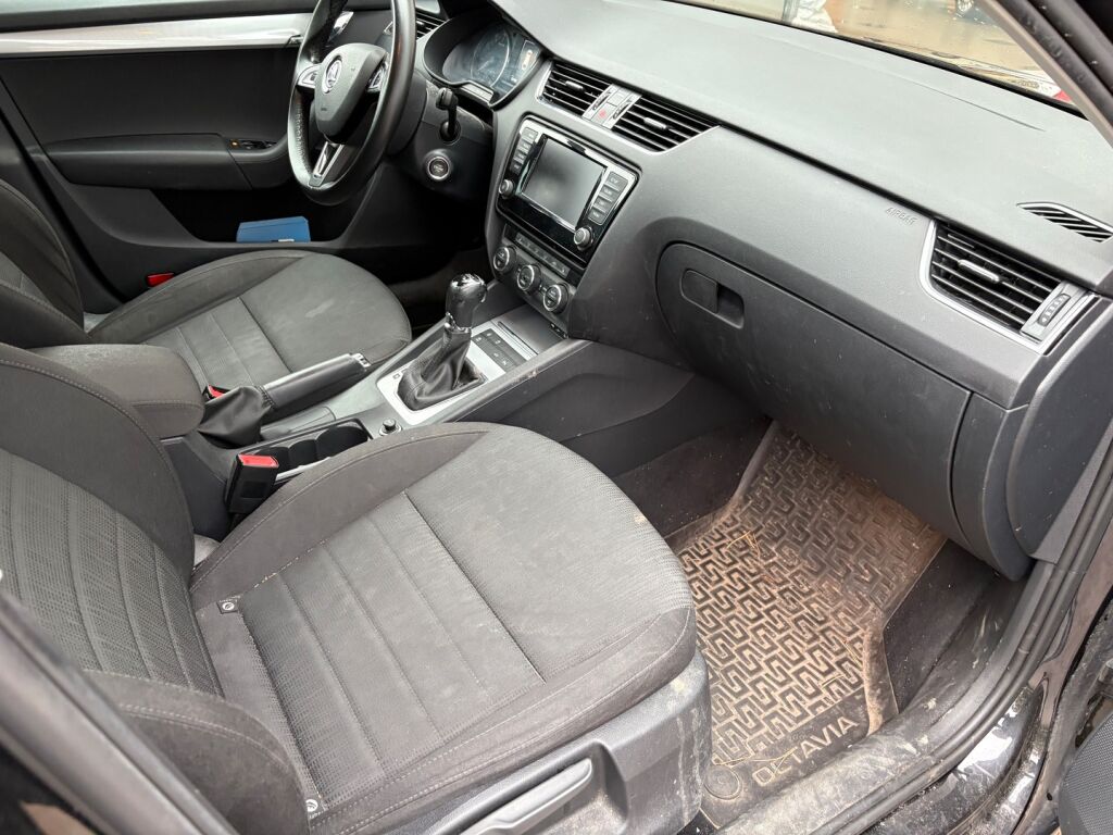 Skoda Octavia 2016 Musta