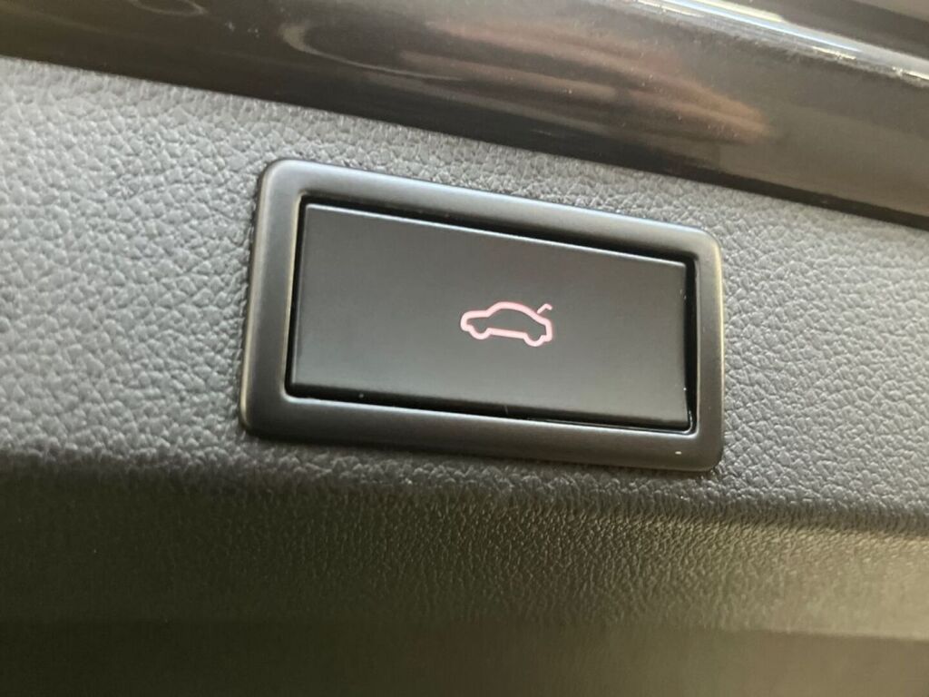 Skoda Octavia 2016 Musta