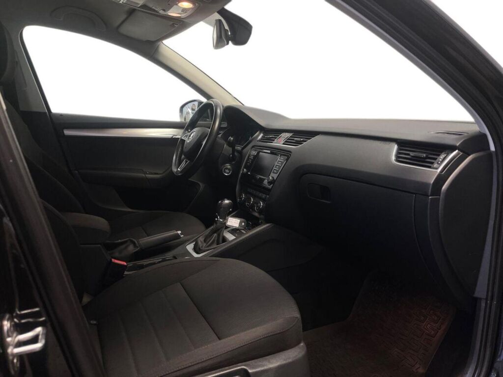 Skoda Octavia 2016 Musta