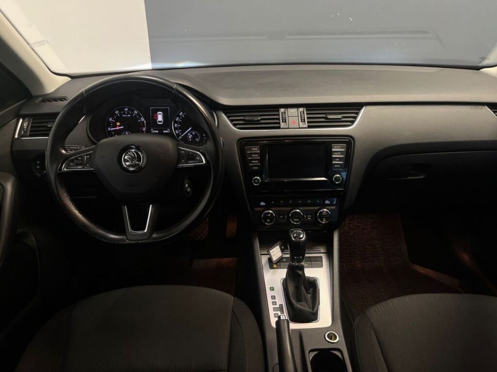 Skoda Octavia 2016 Musta