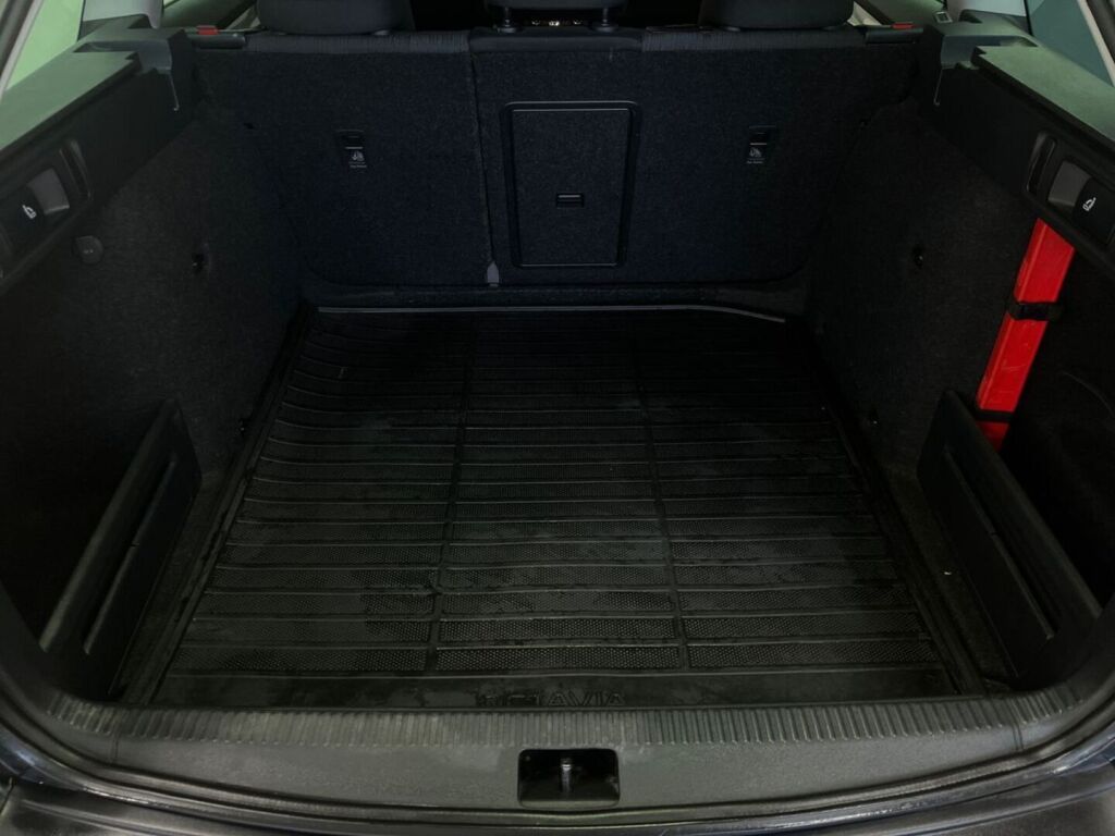 Skoda Octavia 2016 Musta
