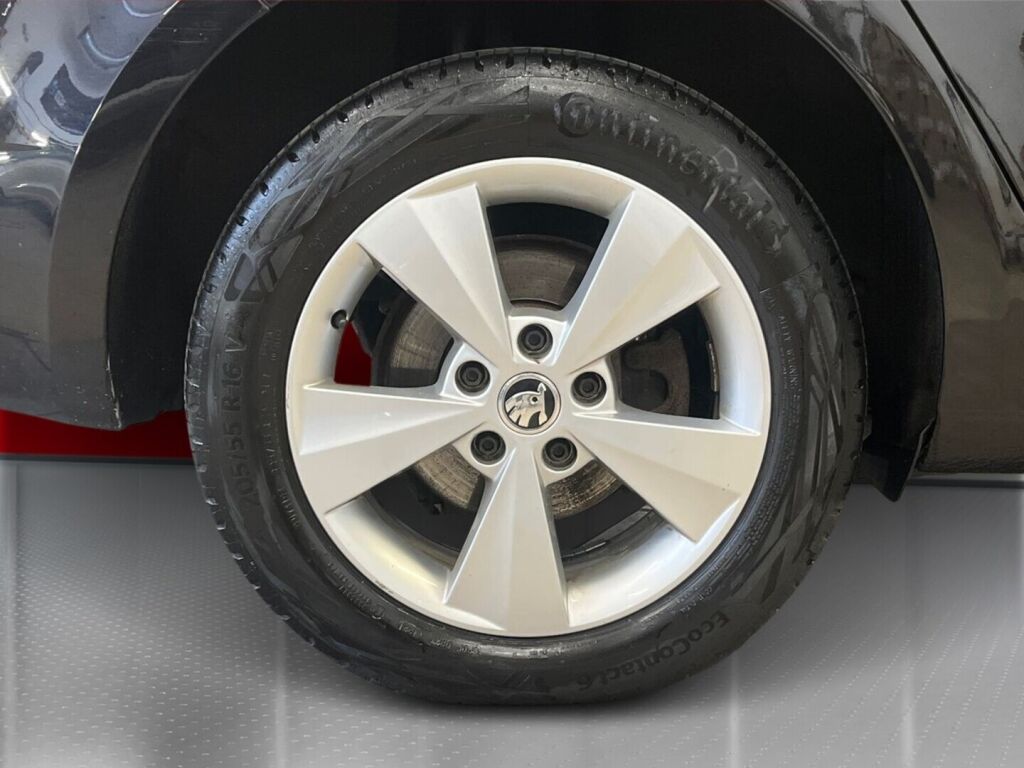 Skoda Octavia 2016 Musta