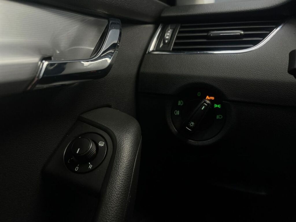 Skoda Octavia 2016 Musta