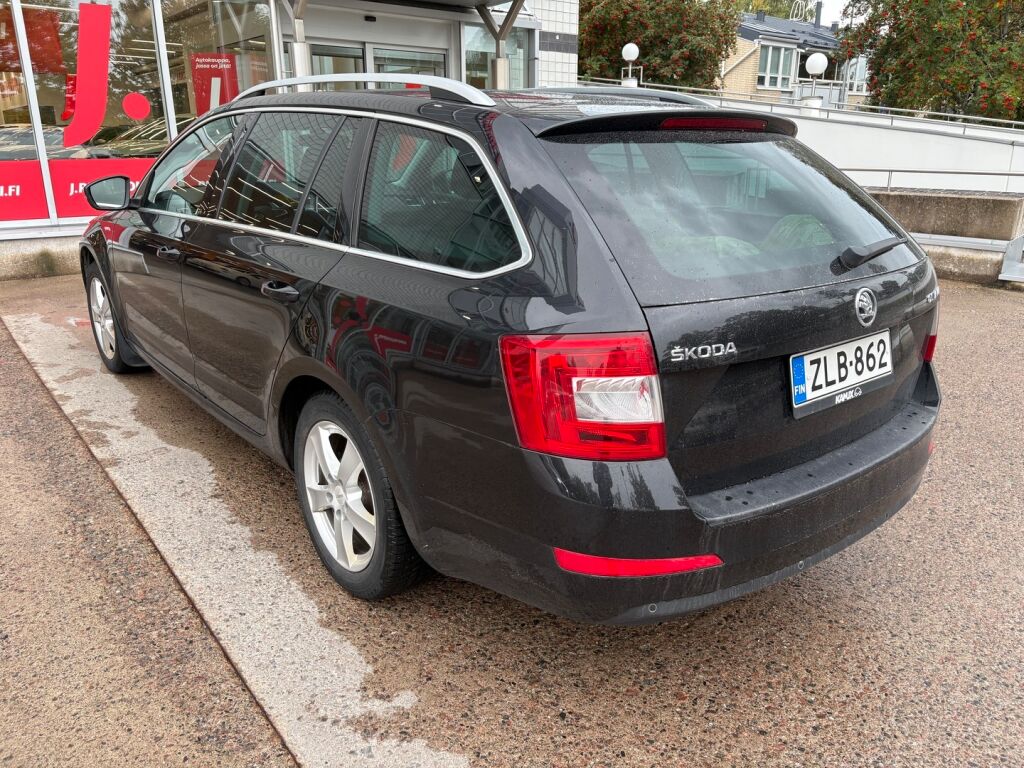 Skoda Octavia 2016 Musta