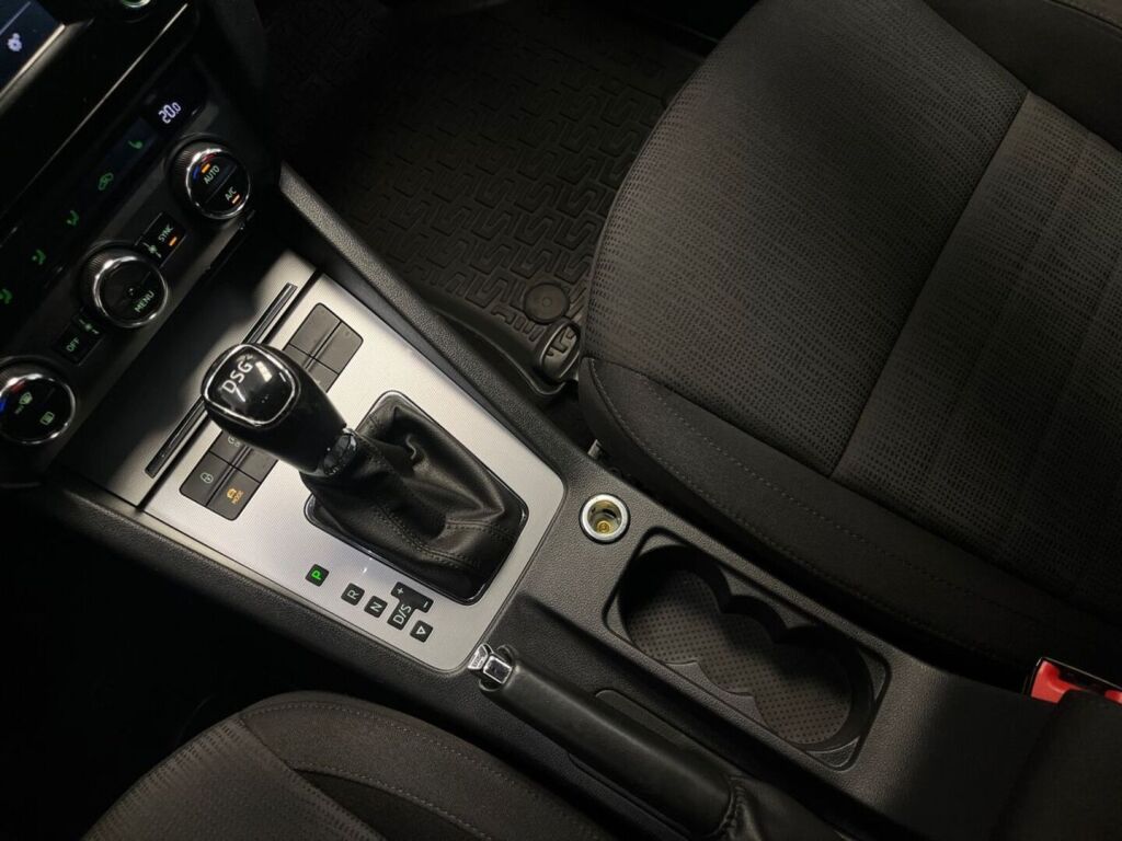 Skoda Octavia 2016 Musta
