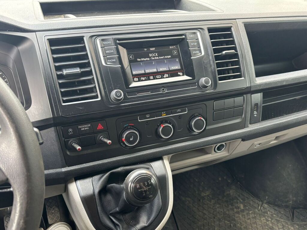 Volkswagen Transporter 2017 Musta