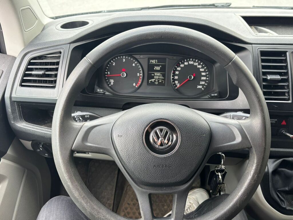 Volkswagen Transporter 2017 Musta