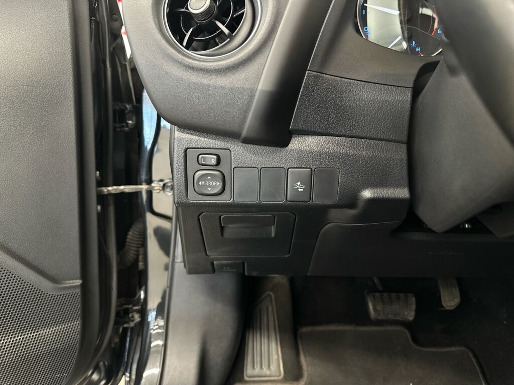 Toyota Corolla 2016 Musta