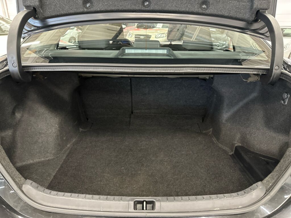 Toyota Corolla 2016 Musta