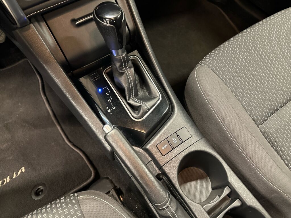 Toyota Corolla 2016 Musta