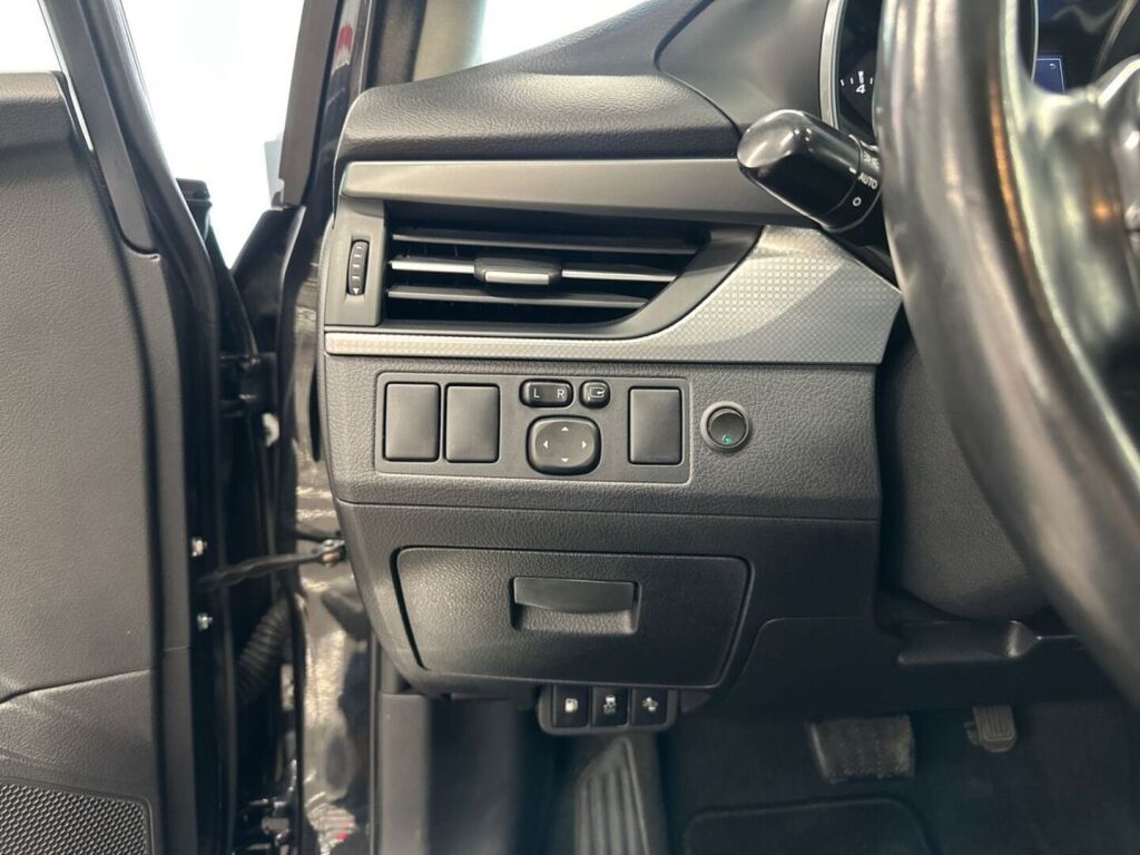 Toyota Avensis 2016 Musta