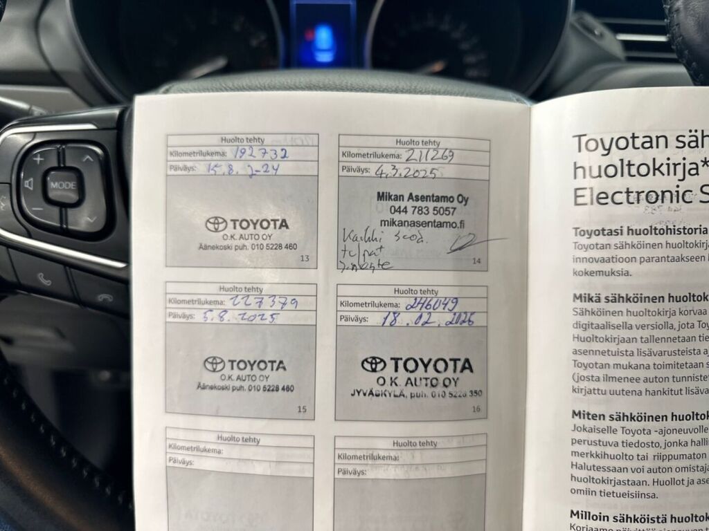 Toyota Avensis 2016 Musta