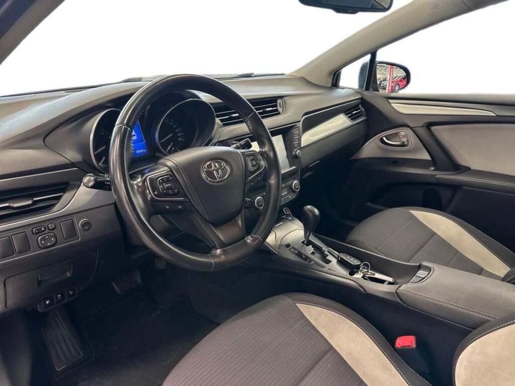 Toyota Avensis 2016 Musta
