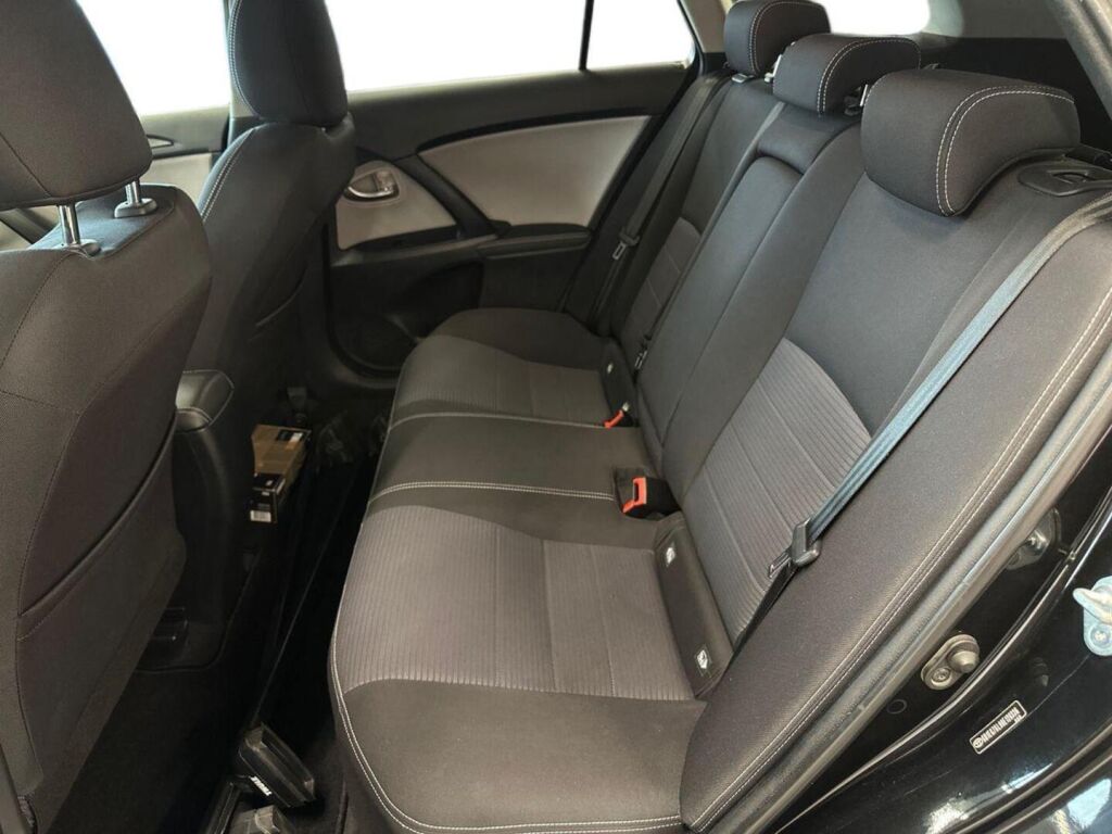 Toyota Avensis 2016 Musta