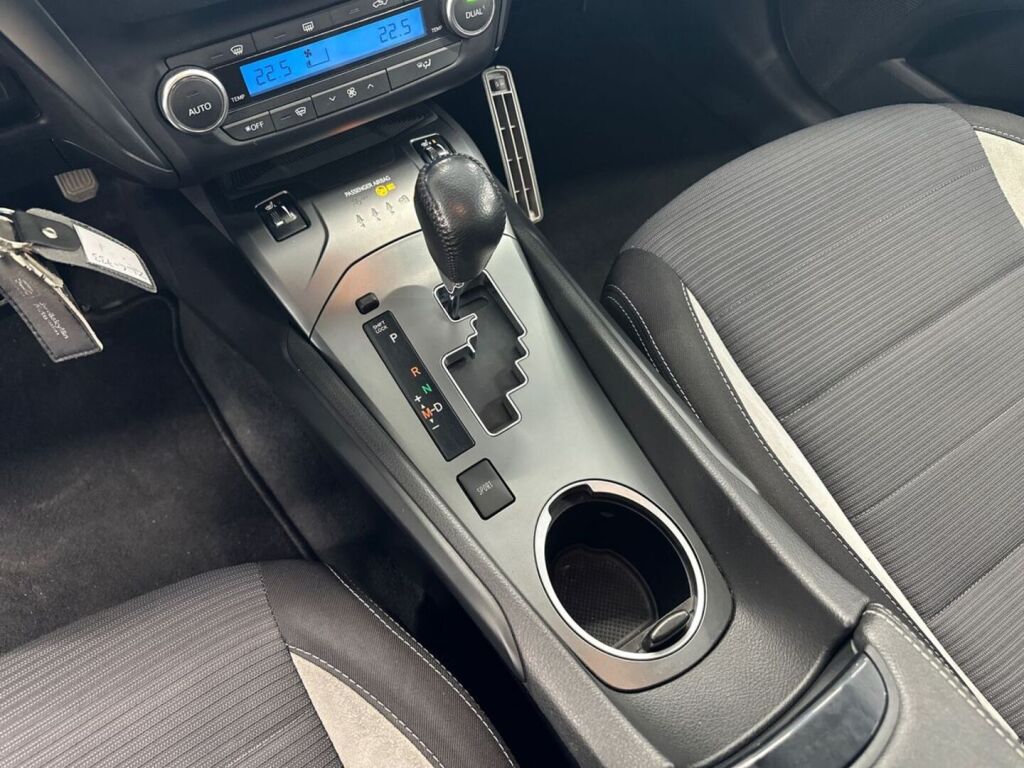 Toyota Avensis 2016 Musta