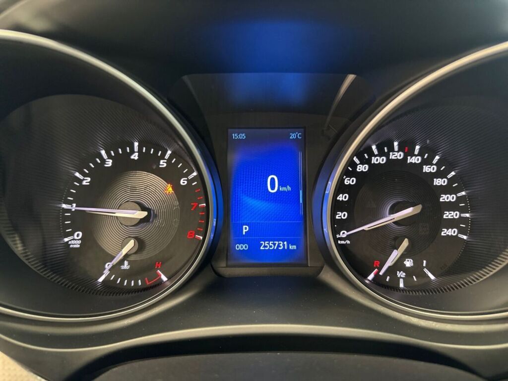 Toyota Avensis 2016 Musta