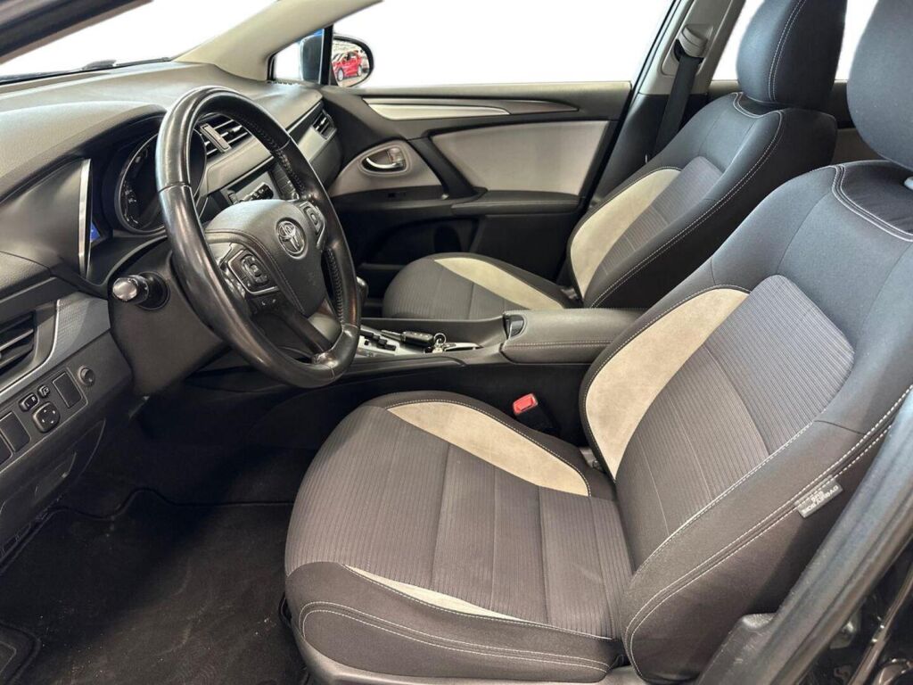 Toyota Avensis 2016 Musta