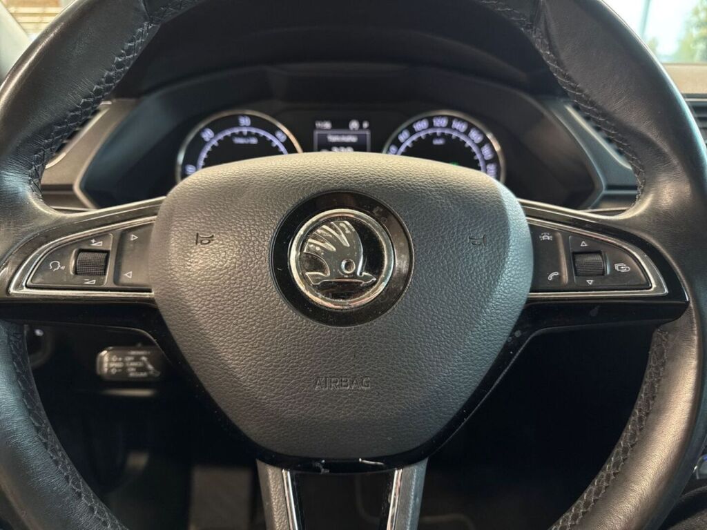 Skoda Superb 2017 Punainen