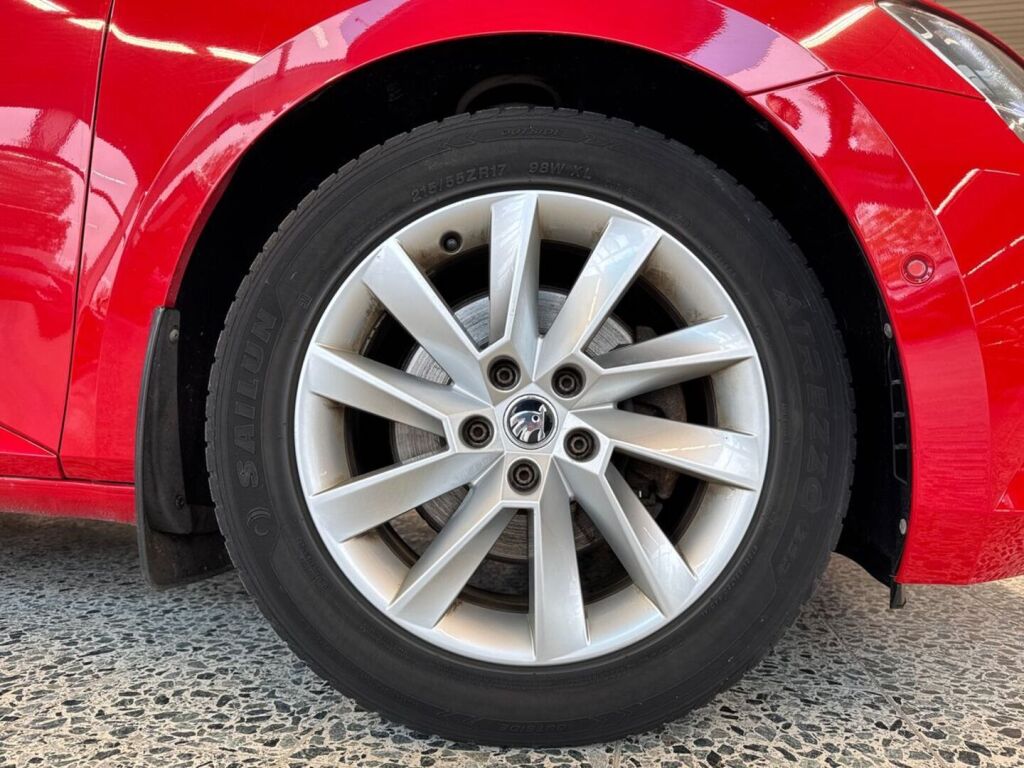 Skoda Superb 2017 Punainen