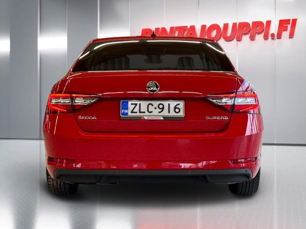 Skoda Superb 2017 Punainen