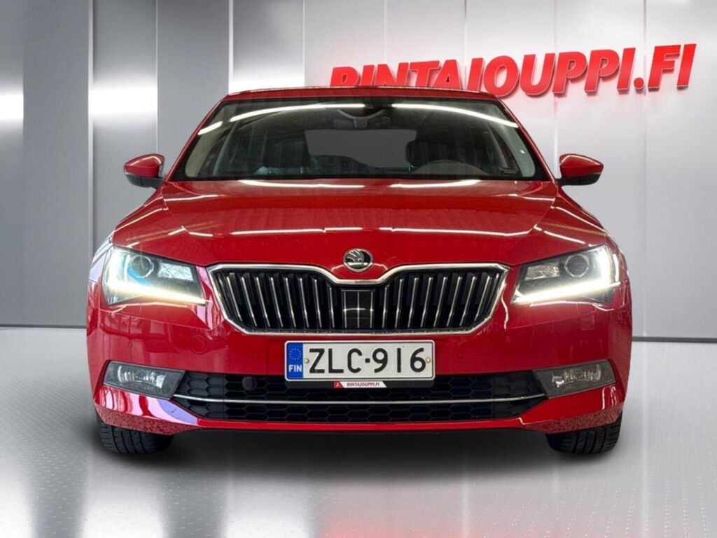 Skoda Superb 2017 Punainen