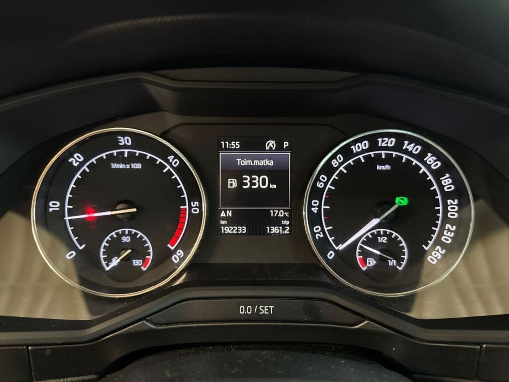 Skoda Superb 2017 Punainen