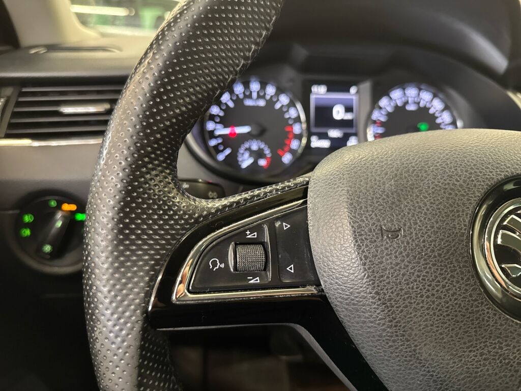 Skoda Octavia 2016 Valkoinen