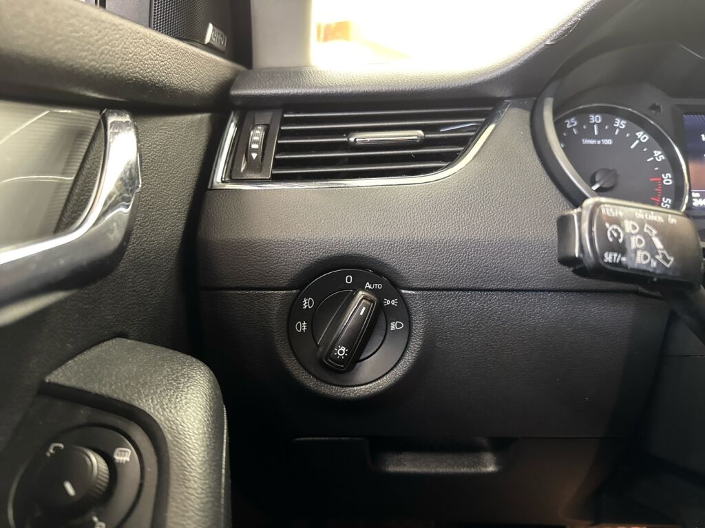 Skoda Octavia 2016 Valkoinen