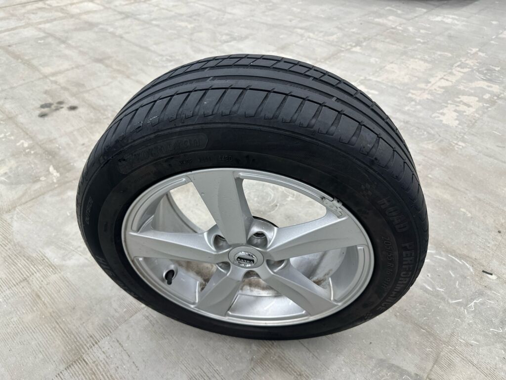 Volvo V40 2016 Musta