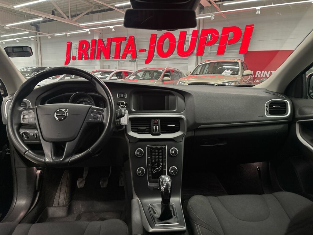 Volvo V40 2016 Musta
