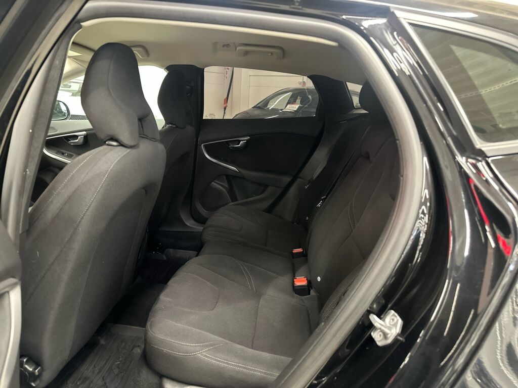 Volvo V40 2016 Musta