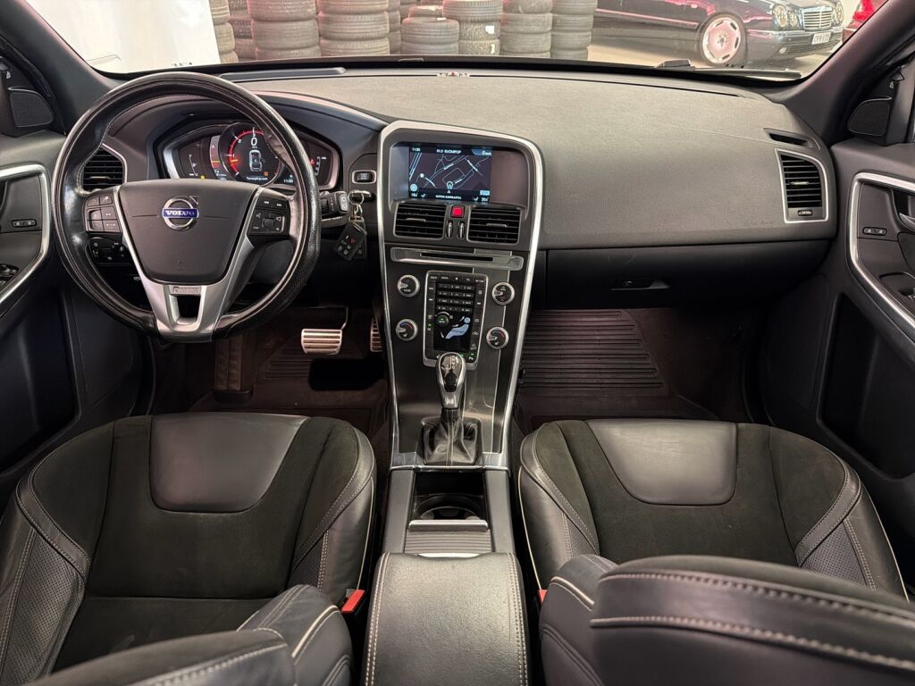 Volvo XC60 2017 Musta