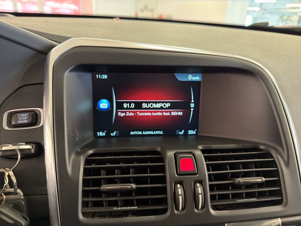 Volvo XC60 2017 Musta