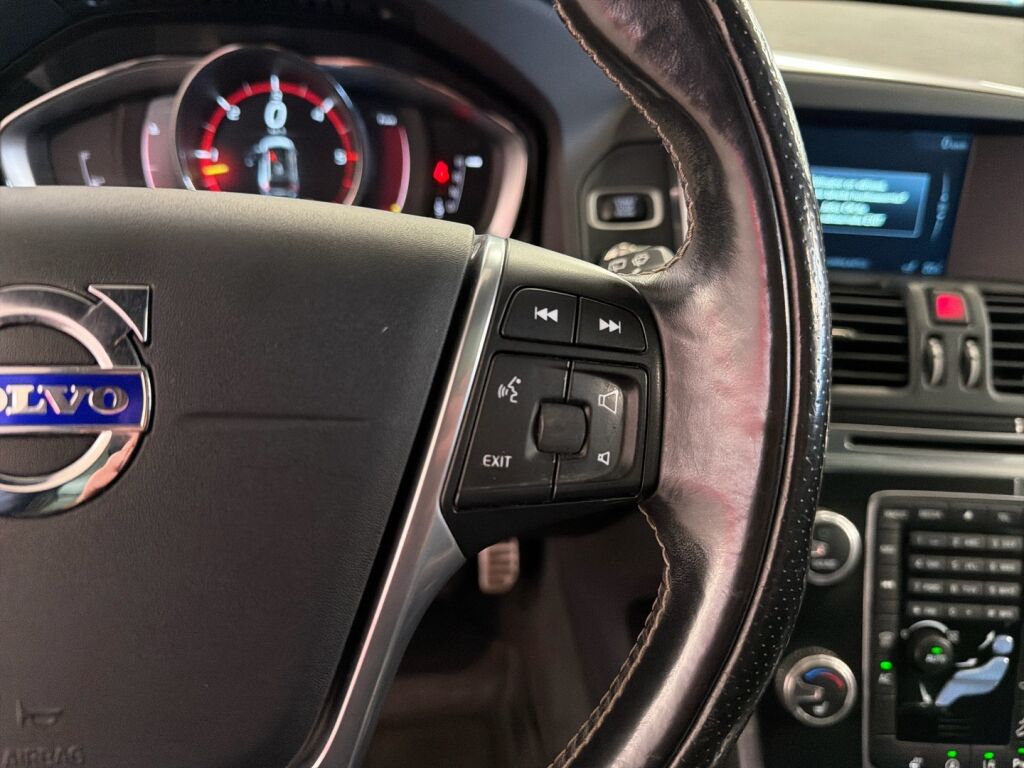 Volvo XC60 2017 Musta