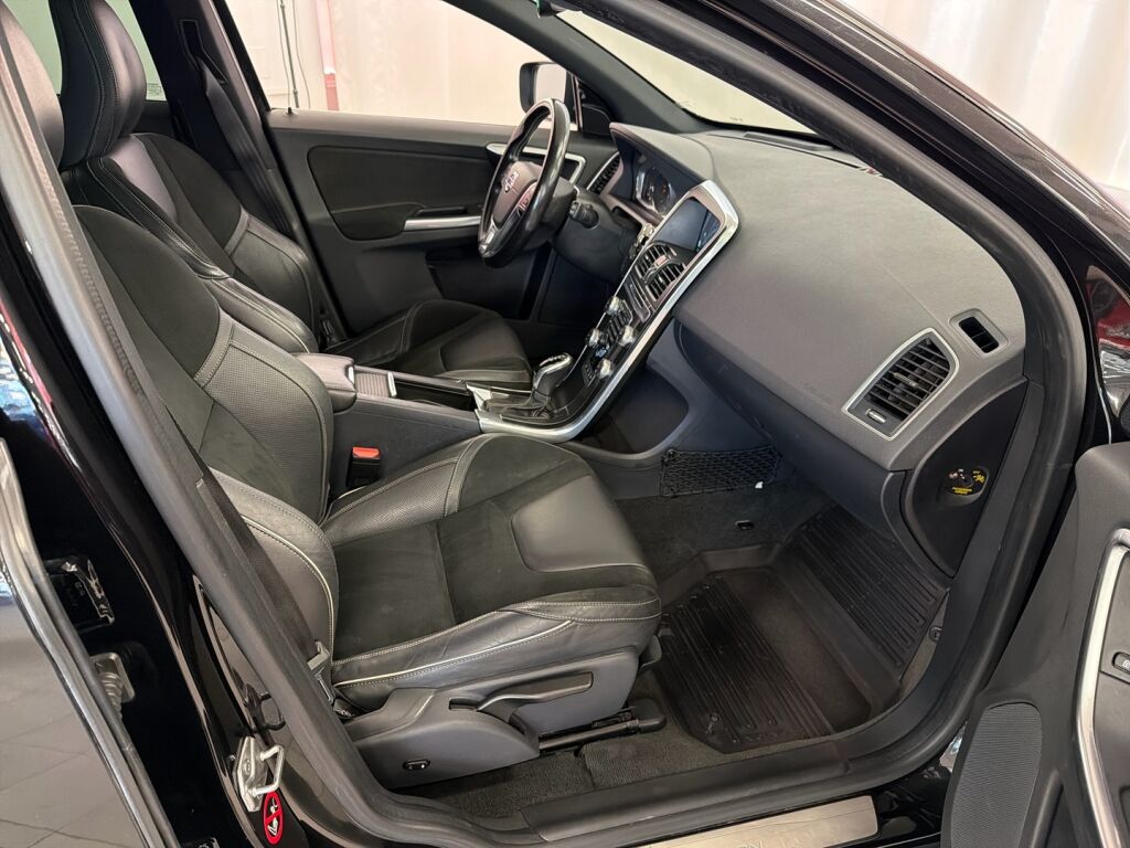 Volvo XC60 2017 Musta